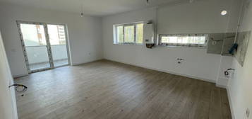 Apartament de 3 camere, Finisat, Parcare, TVA inclus, Terasa, Zona Ero