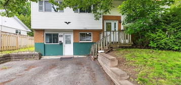 102 Montgomery St, Fredericton, NB E3B 2X1