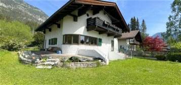 Best-Lage: 2-Familien-Landhaus auf  Villen-Grundstück ca. 890 m², WEG geteilt, Garage, Stellplätze