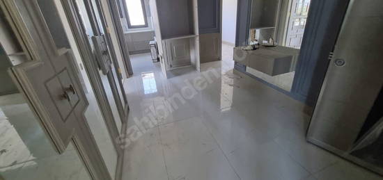 CADDE ÜZERİ GÖL MANZARALI ULTRA DAİRE