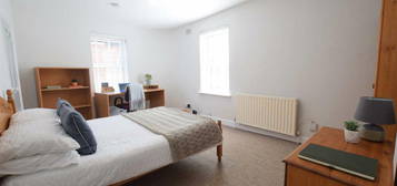 3 bedroom end of terrace house