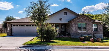 1208 Applewood Dr   E, Burnet, TX 78611