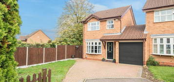 3 bedroom link detached house for sale