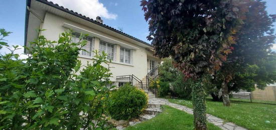 Demeure  à vendre, 10 pièces, 6 chambres, 245 m²