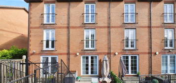 3 bedroom town house for sale