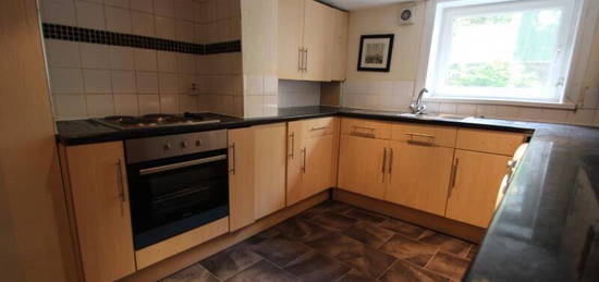 5 bedroom terraced house