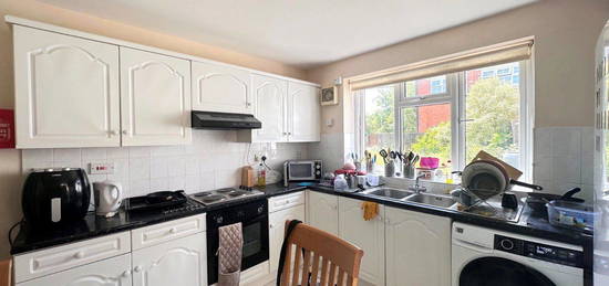 Detached house to rent in Earls Road, Southampton, Hampshire SO14