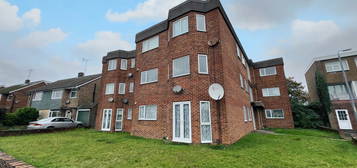 Property to rent in The Quadrant, Houghton Regis LU5