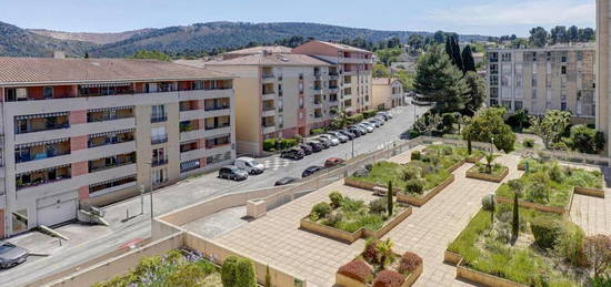 T4 en dernier étage avec balcon et piscine dans la résidence