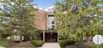 3110 Pheasant Creek Dr Apt 201, Northbrook, IL 60062