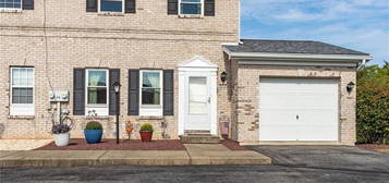 4913 Shawnee Ct, North Whitehall Township, PA 18078