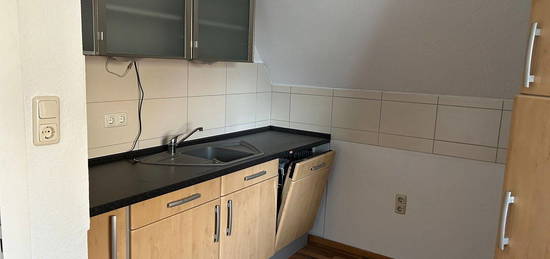 2 ZKB, Balkon DG Wohnung in Wölfersheim, 400€ KM + NK/Kaution