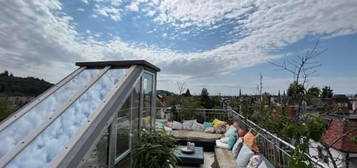 **Exklusive 5 Zi-DG-Wohnung in der Wiehre mit Aufzug, Dachterrasse und Blick über ganz Freiburg***