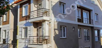 SDÜ KARŞISINDA GENİŞ 1+1 APART DAİRE