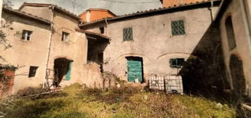 Rustico e casale in vendita in via di Lupicciano