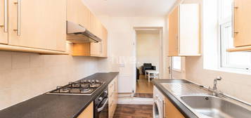 Flat to rent in Simonside Terrace, Heaton, Newcastle Upon Tyne NE6