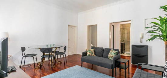 Arrendamento de Apartamento T2  em Bairro Alto