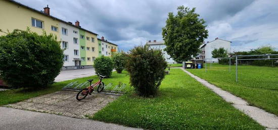 UNBEFRISTET! Leistbare Wohnung mit 2 Zimmern und extra Küche sowie BALKON