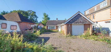 Bungalow for sale in Hart Plain Avenue, Cowplain PO8