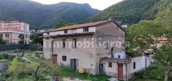 Villa bifamiliare Strada Comunale Cerzone Monte Scassata, Corbara