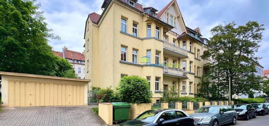 Jugendstil in grüner Wohnlage - 4 Zimmer, Bad mit Badewanne, teilweise Parkett, Stuck + Garage