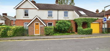 4 bedroom semi-detached house to rent