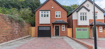 4 bedroom detached house