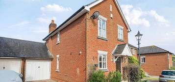 3 bedroom link detached house for sale