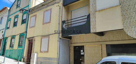 Moradia T4 para reabilitar no centro da Figueira da Foz