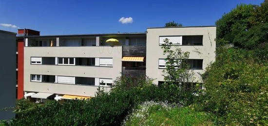 "Tolle Seniorenanlage mit oder ohne Heimunterstützung"Sonnige 2,5 Zi.Wohnung mit Balkon, Aufzug + TG-Stellplatz in Neckarrems!