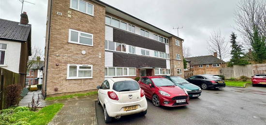 Flat to rent in Brache Court, Seymour Road, Luton LU1