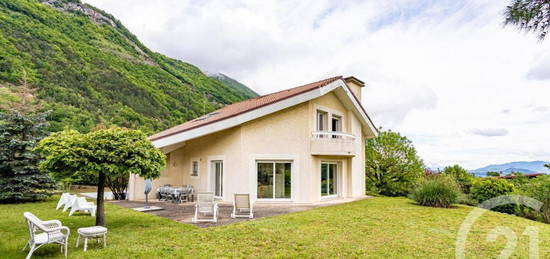 Maison 6 pièces 153 m²