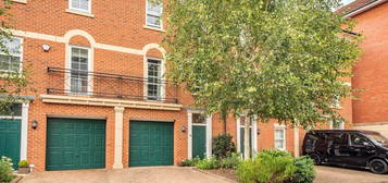 4 bed town house for sale