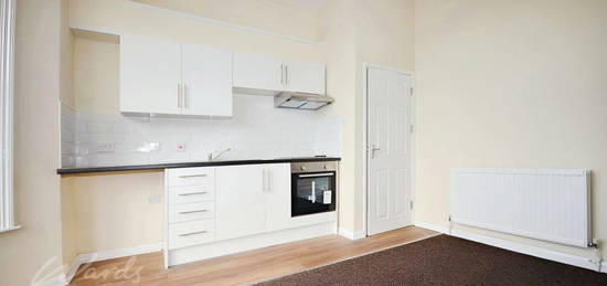 Flat to rent in Grosvenor Place, Margate CT9