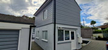 1 bedroom detached house