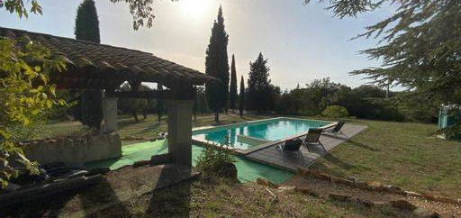 Maisonnette neuve avec jardin et piscine en pleine nature