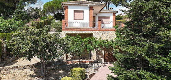 Chalet en calle Escarlet en Residencial Park, Maçanet de la Selva