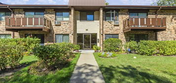 2628 N Windsor Dr Unit 202, Arlington Heights, IL 60004