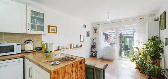 Flat for sale in Roundwood Road, Willesden NW10