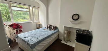 Flat to rent in Middleton Road, London NW11