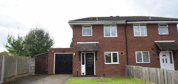 3 bedroom semi-detached house to rent