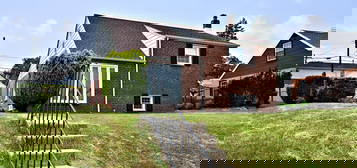8570 Lykens Ln, Philadelphia, PA 19128