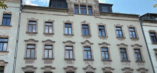 Heller Dachtraum - 3-Raum-Wohnung mit Balkon, Tageslichtwannenbad+Dusche, große Küche