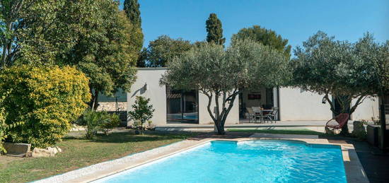 Villa moderne de 121m2 avec dépendance, piscine et terrain arboré