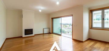 Apartamento T3+1 Venda em Santa Maria da Feira, Travanca, Sanfins e Es