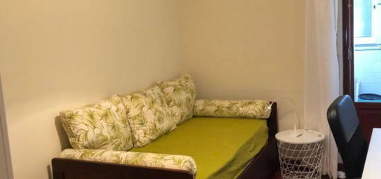 267524 - Quarto com cama de solteiro em...