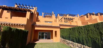 Chalet adosado en venta en calle Felisa de Cortes