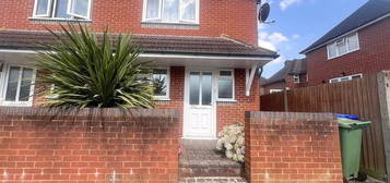 End terrace house to rent in St. Christophers Road, Farnborough, Hampshire GU14