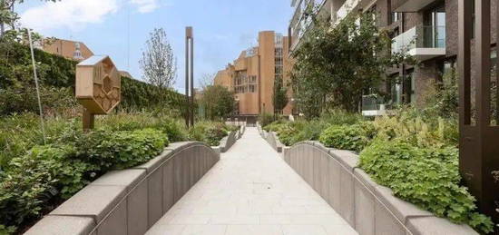 Flat to rent in Merino Gardens, London E1W