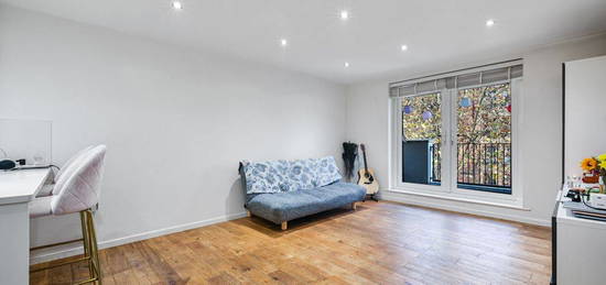 Flat to rent in Ashby Mews, London SW2